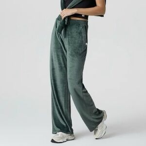 Vuori Wide Leg Aspen Green Velour Lounge Pants Size Small Pull On Ribbed Soft